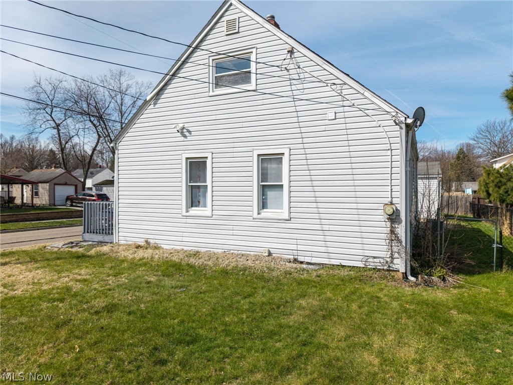1293 Tioga Avenue Akron OH 44305