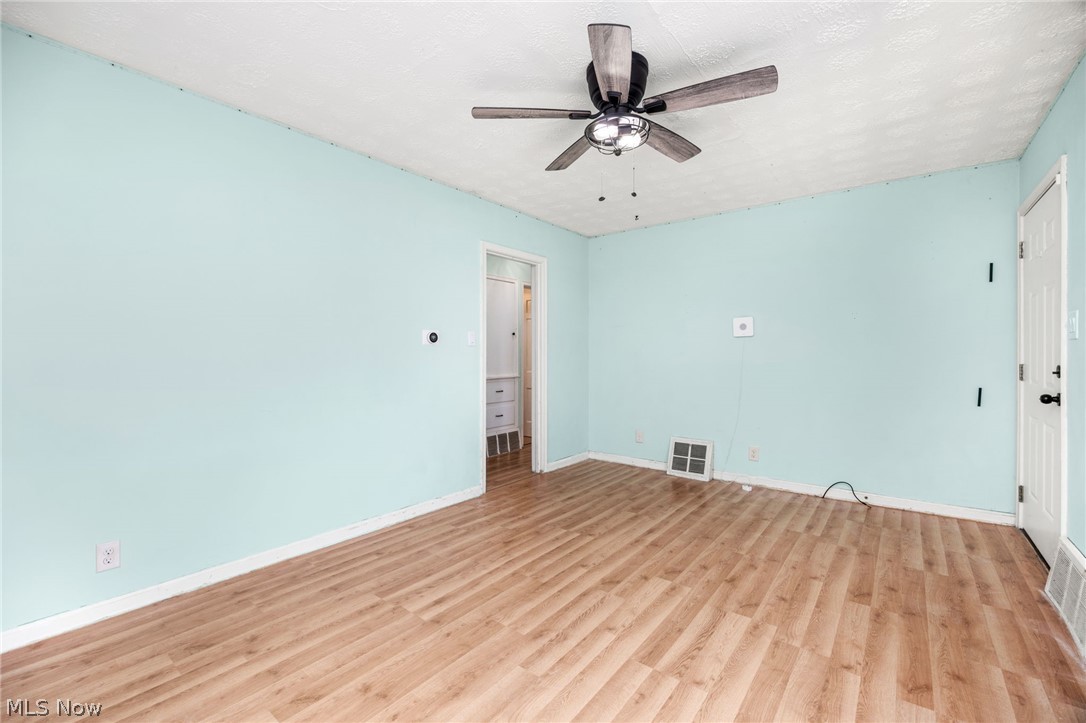 1293 Tioga Avenue Akron OH 44305