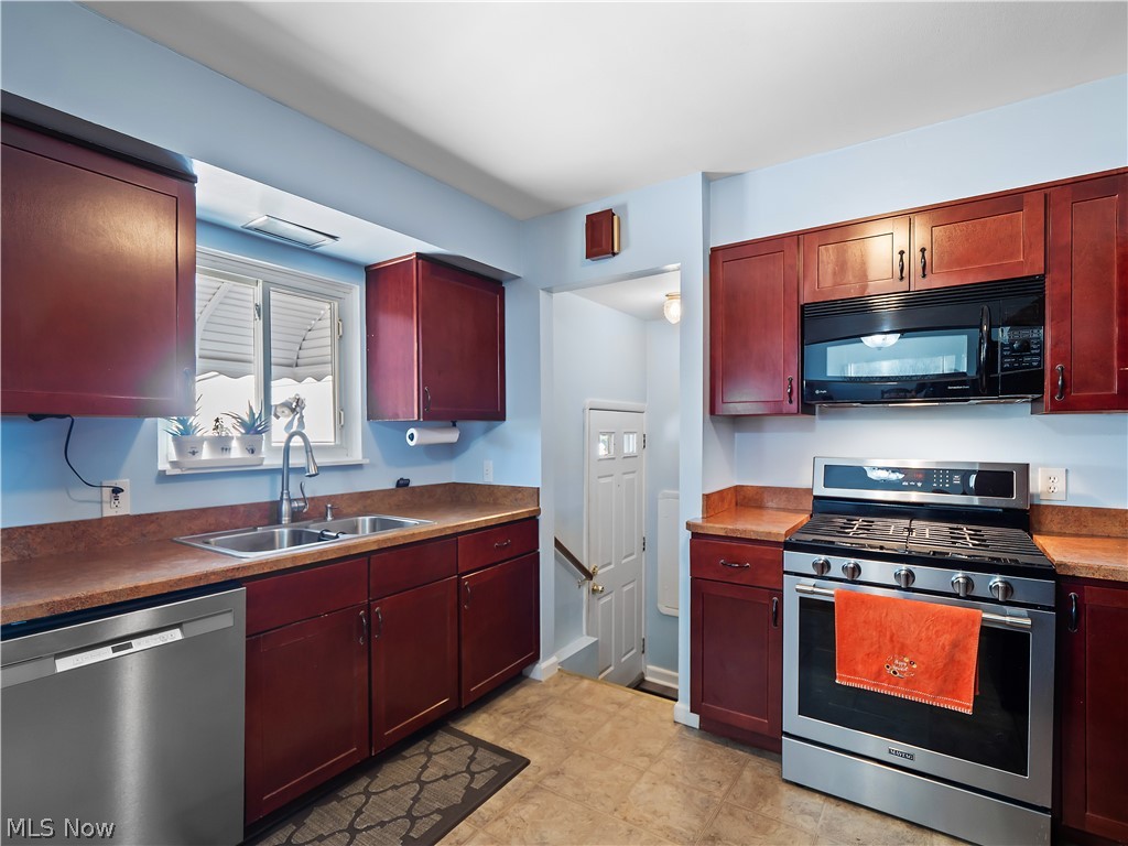 6402 Sandhurst Drive Brook Park OH 44142