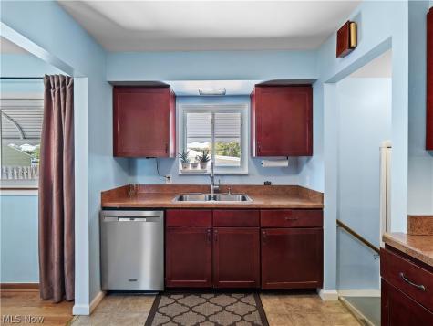 6402 Sandhurst Drive Brook Park OH 44142