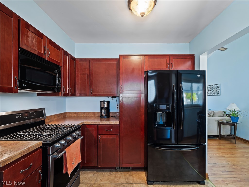 6402 Sandhurst Drive Brook Park OH 44142