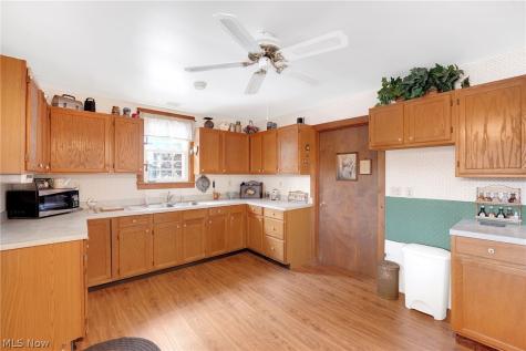 38841 Detroit Road Avon OH 44011