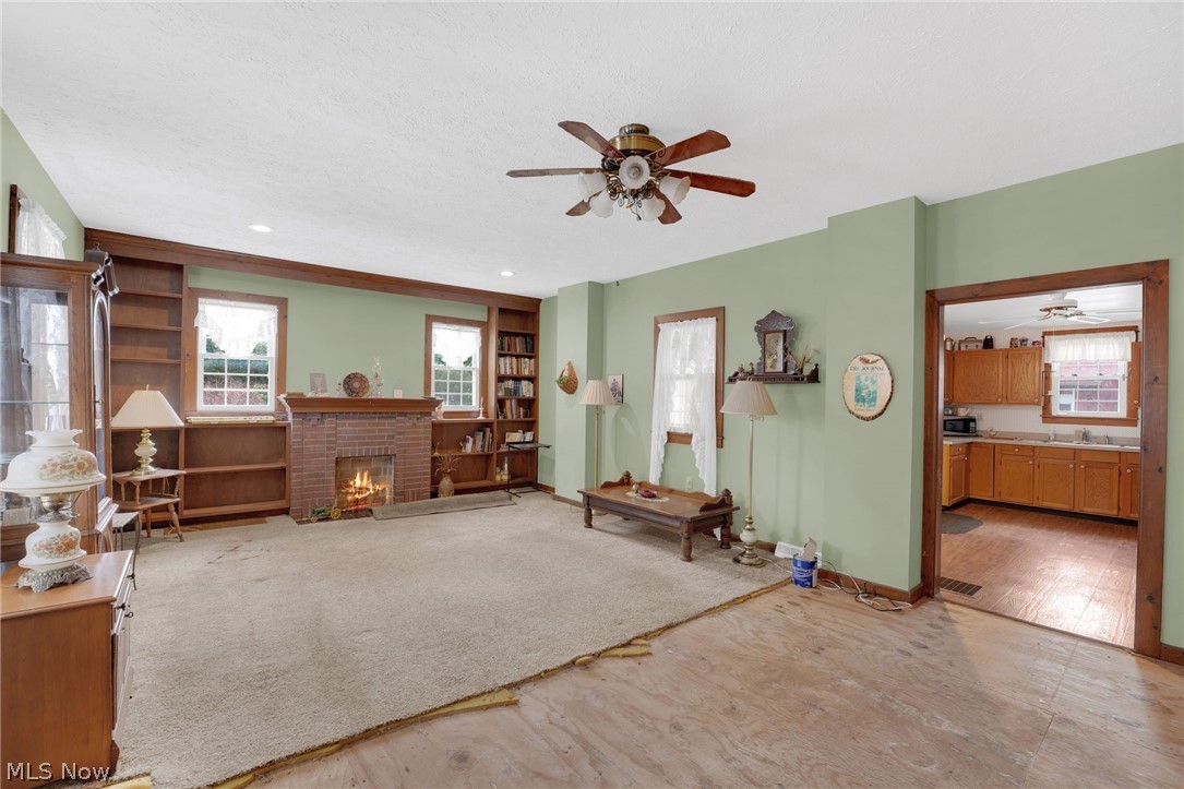 38841 Detroit Road Avon OH 44011