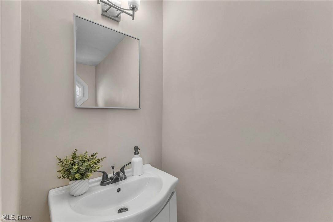 1700 Southbend Drive Rocky River OH 44116