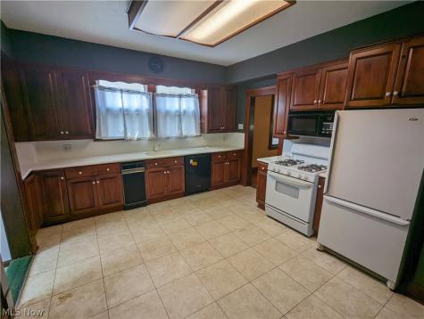 616 East Avenue Elyria OH 44035