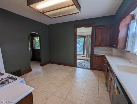 616 East Avenue Elyria OH 44035