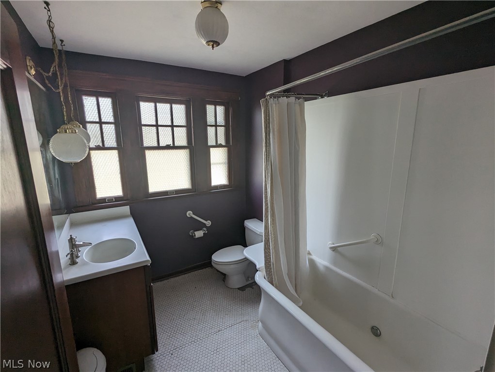 616 East Avenue Elyria OH 44035
