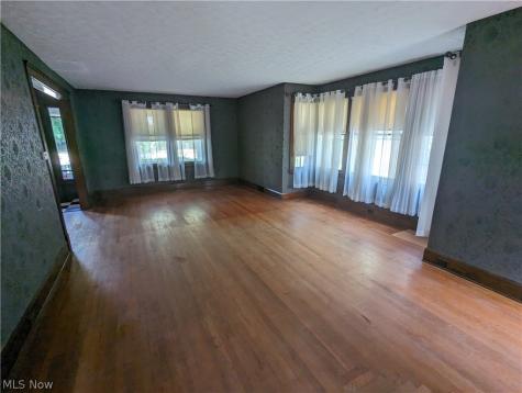 616 East Avenue Elyria OH 44035