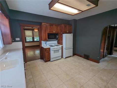 616 East Avenue Elyria OH 44035