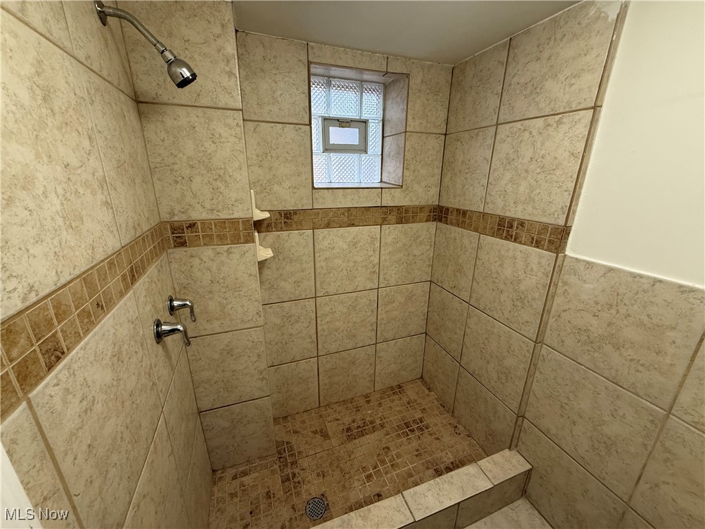 3913 Hyde Avenue Cleveland OH 44109