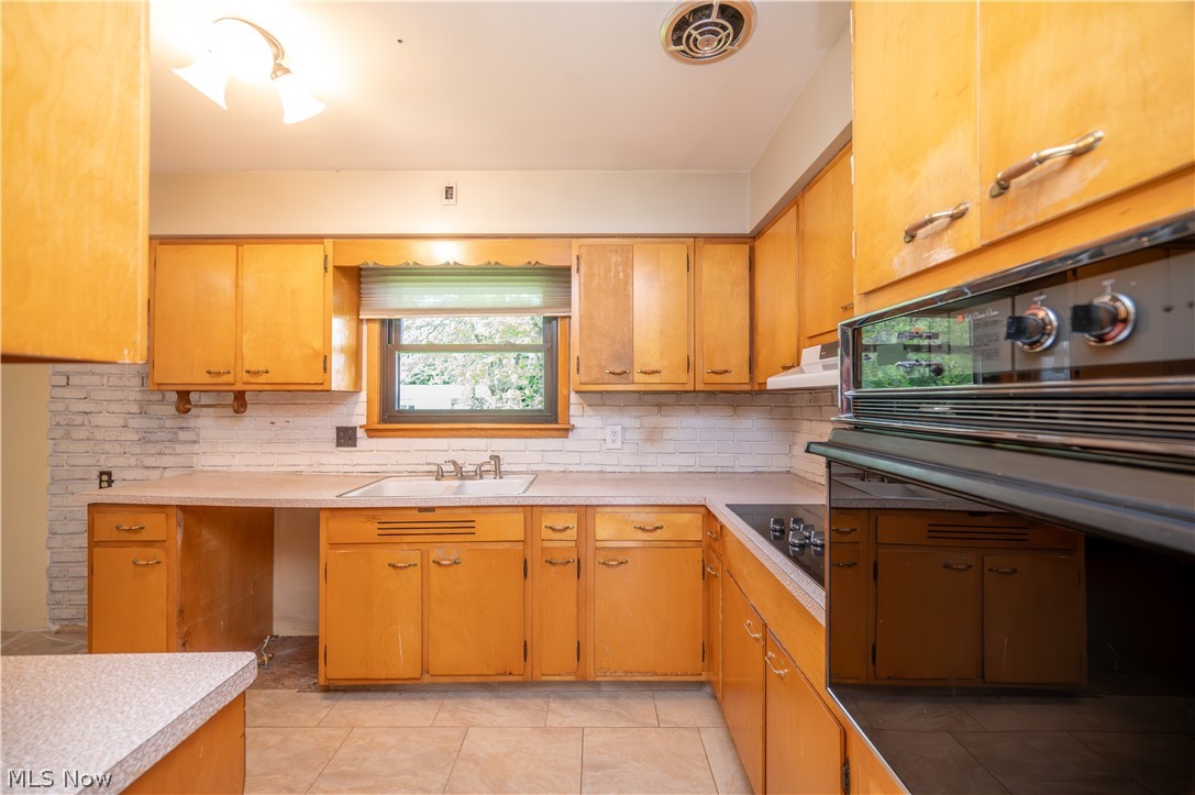 7627 Catherine Street Masury OH 44438