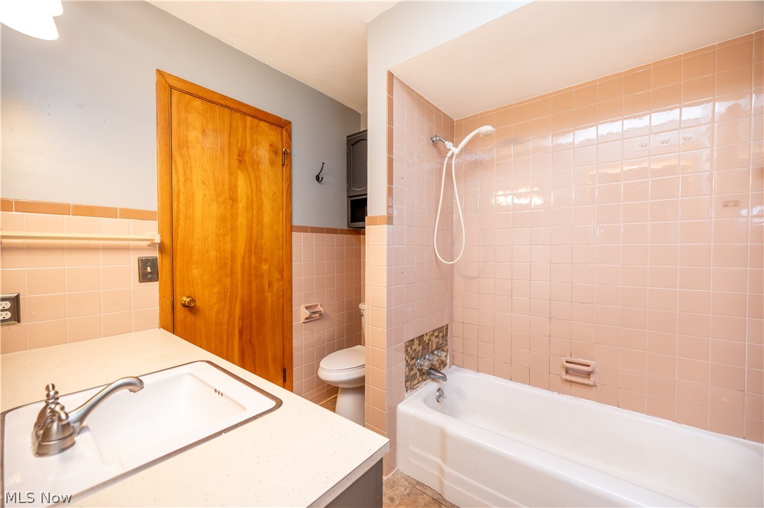 7627 Catherine Street Masury OH 44438