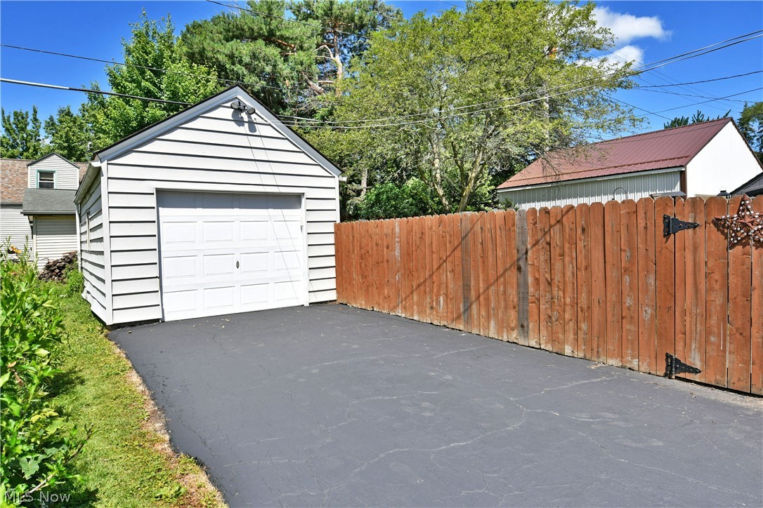 190 Kenmore Avenue SE Warren OH 44483