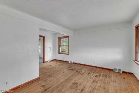 15521 N Lotus Drive Cleveland OH 44128