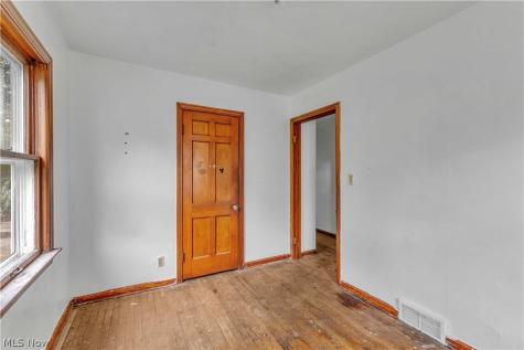 15521 N Lotus Drive Cleveland OH 44128