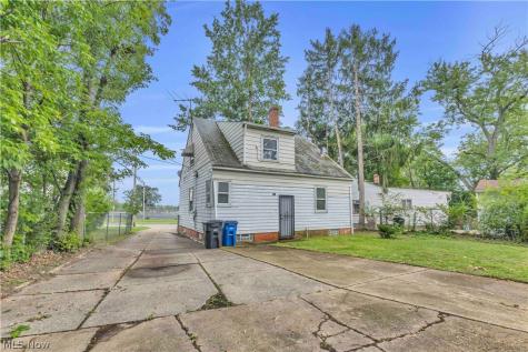 15521 N Lotus Drive Cleveland OH 44128