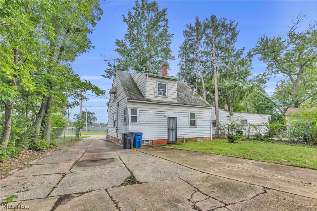15521 N Lotus Drive Cleveland OH 44128