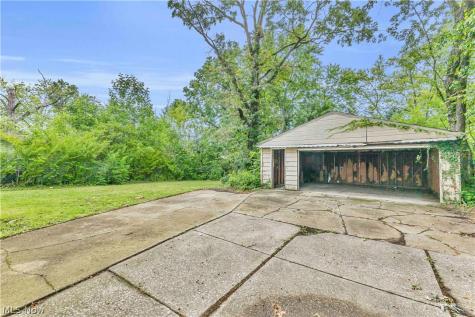 15521 N Lotus Drive Cleveland OH 44128