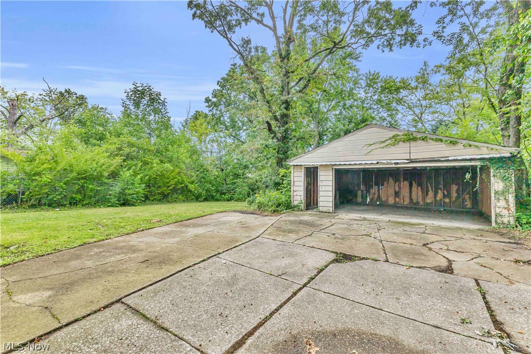 15521 N Lotus Drive Cleveland OH 44128