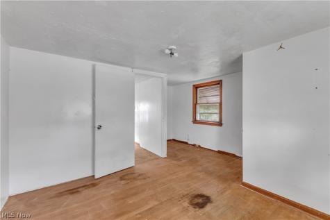 15521 N Lotus Drive Cleveland OH 44128