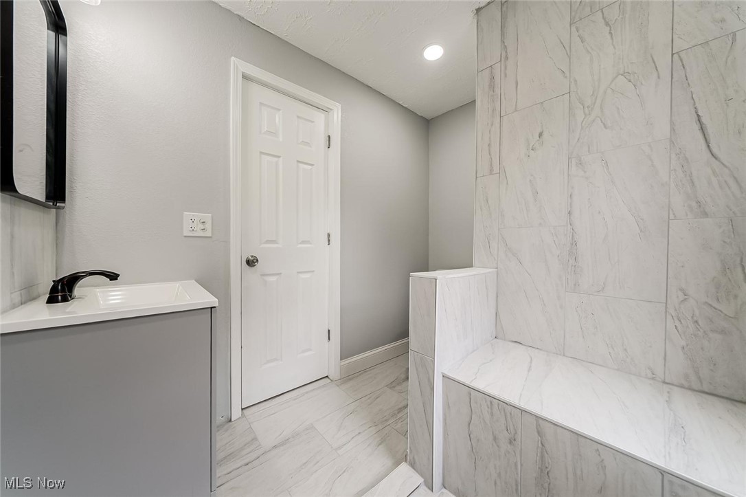 3305 W 97th Street Cleveland OH 44102