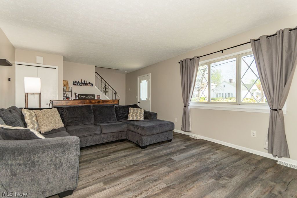 1588 Mapledale Road Wickliffe OH 44092