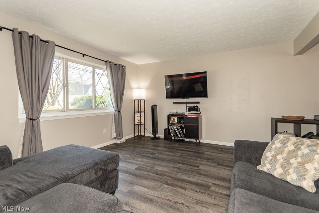 1588 Mapledale Road Wickliffe OH 44092