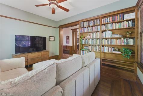 160 Oakdale Avenue Akron OH 44302