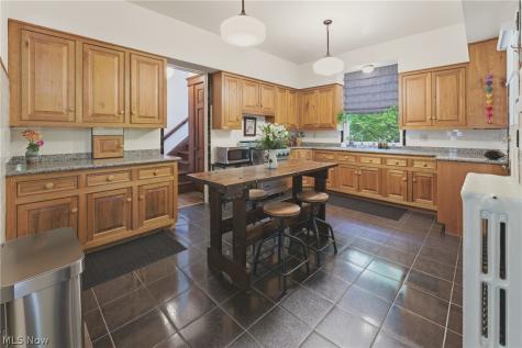 160 Oakdale Avenue Akron OH 44302