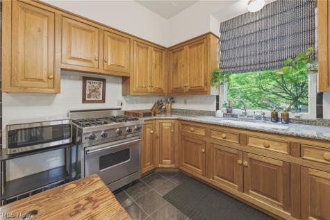 160 Oakdale Avenue Akron OH 44302