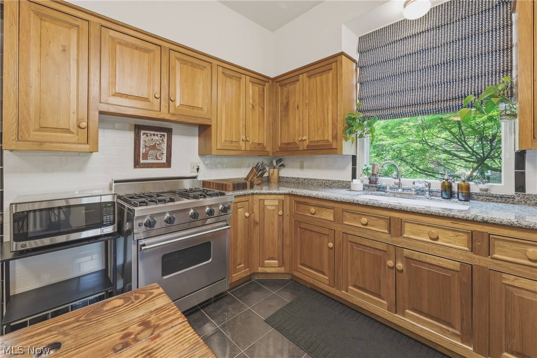160 Oakdale Avenue Akron OH 44302