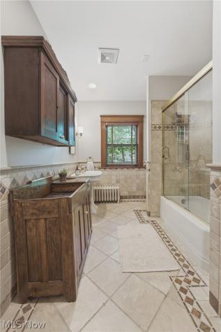 160 Oakdale Avenue Akron OH 44302