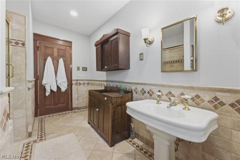 160 Oakdale Avenue Akron OH 44302