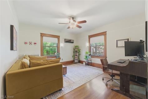 160 Oakdale Avenue Akron OH 44302