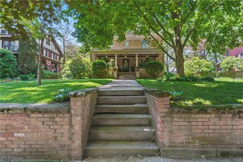 160 Oakdale Avenue Akron OH 44302