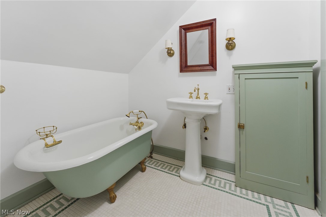 160 Oakdale Avenue Akron OH 44302