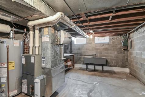 6213 Nelwood Road Parma Heights OH 44130