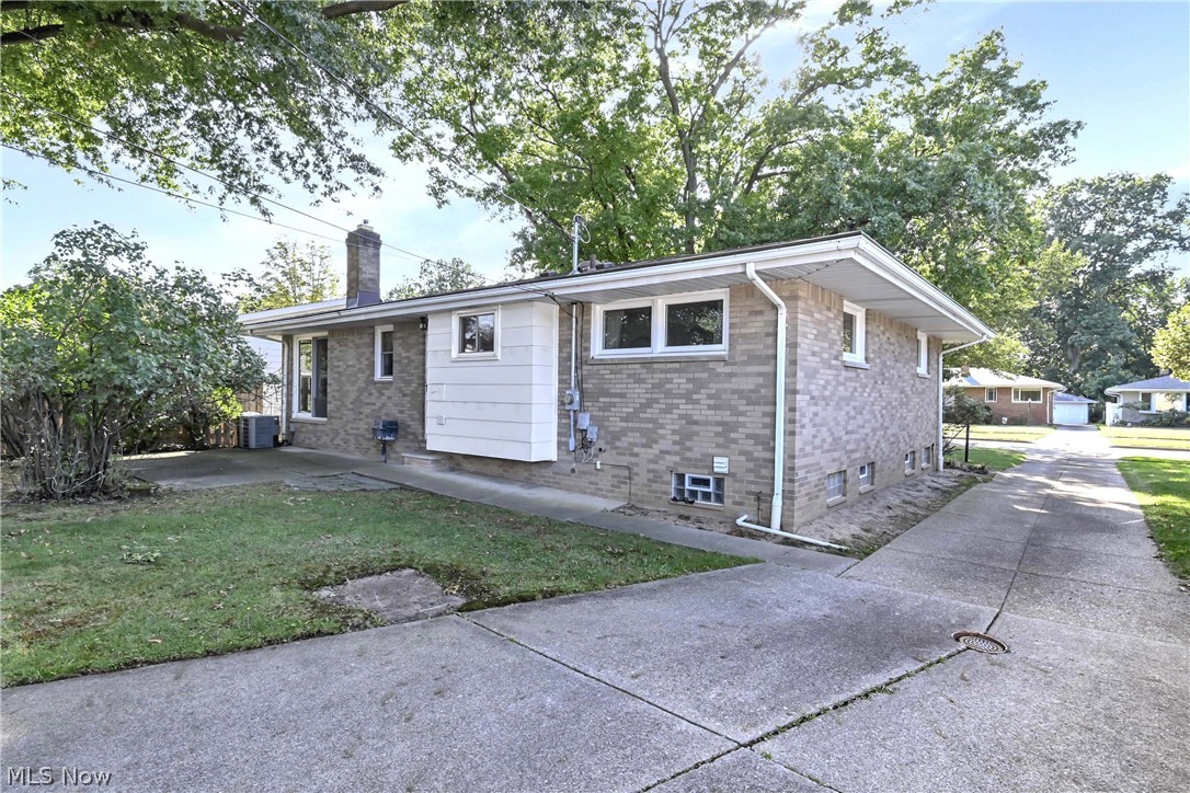 6213 Nelwood Road Parma Heights OH 44130