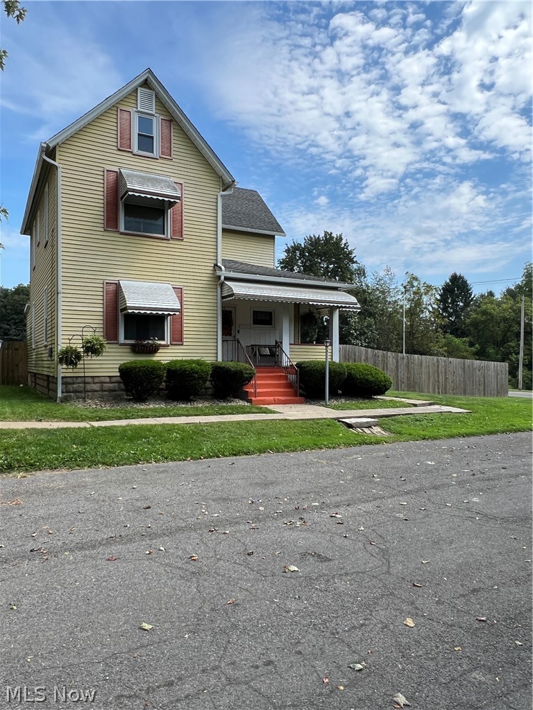 108 Thomas Street East Palestine OH 44413