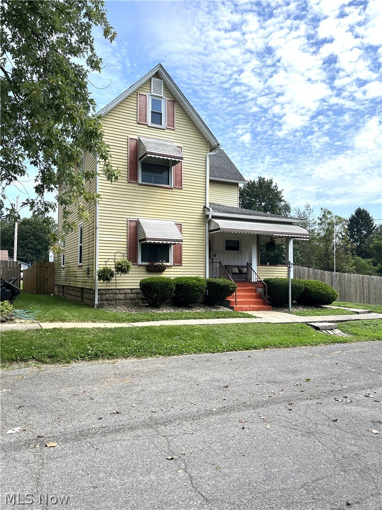 108 Thomas Street East Palestine OH 44413