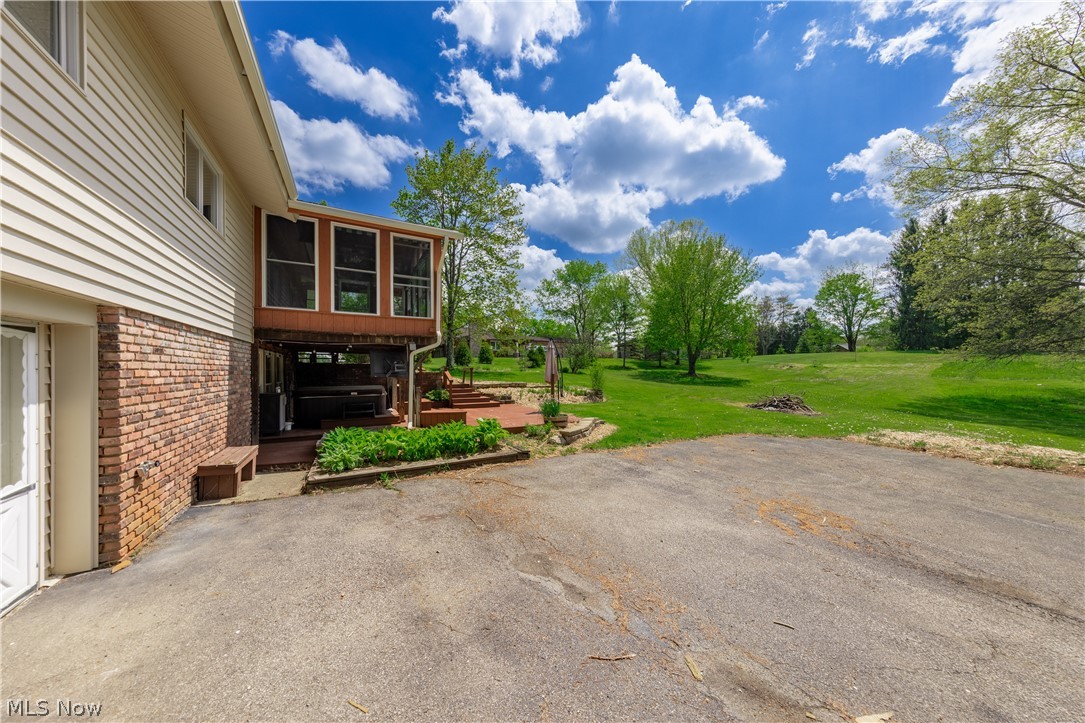 7969 Dines Road Russell OH 44072