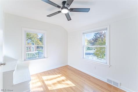 5299 Haverford Drive Lyndhurst OH 44124