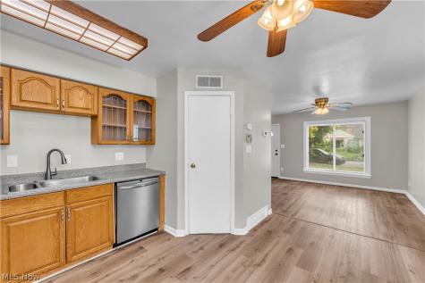 18517 Homeway Road Cleveland OH 44135