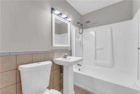 18517 Homeway Road Cleveland OH 44135