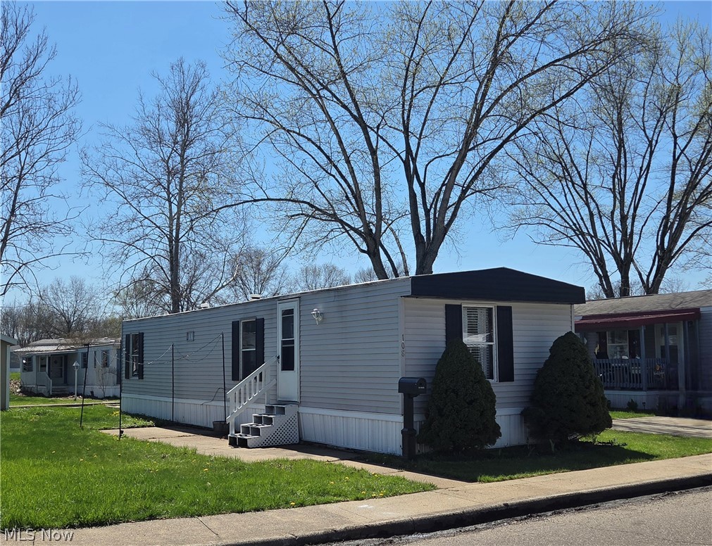 108 Gulf Stream Lane SE New Philadelphia OH 44663