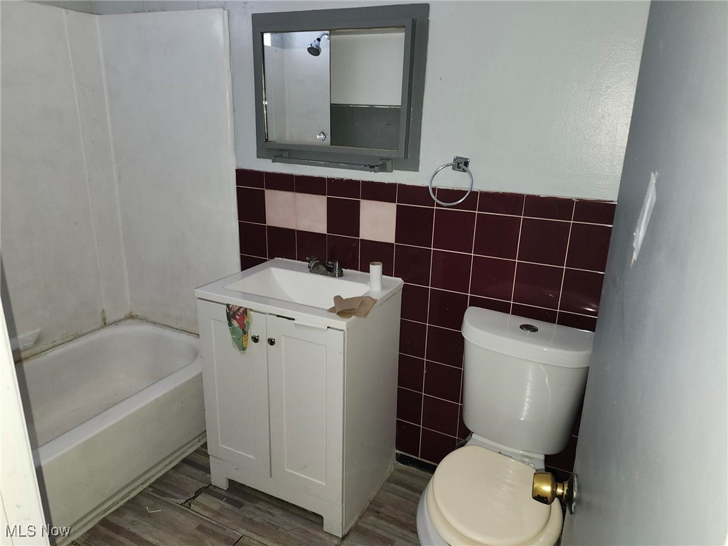 4525 E 143rd Street Cleveland OH 44128