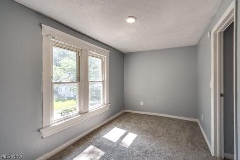 2216 10th Street SW Akron OH 44314