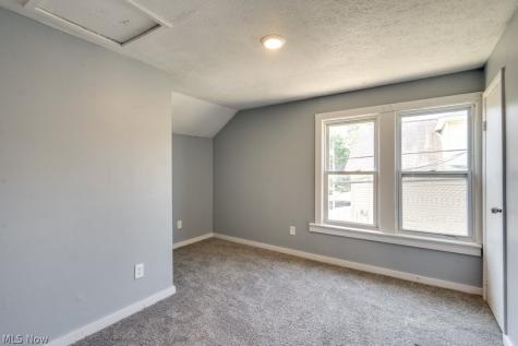 2216 10th Street SW Akron OH 44314