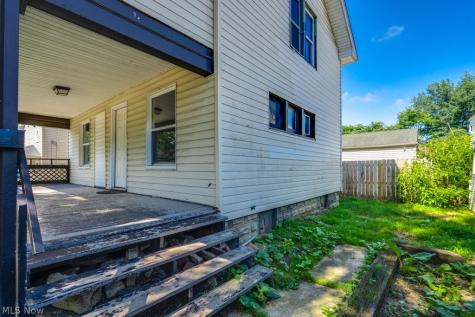 2216 10th Street SW Akron OH 44314