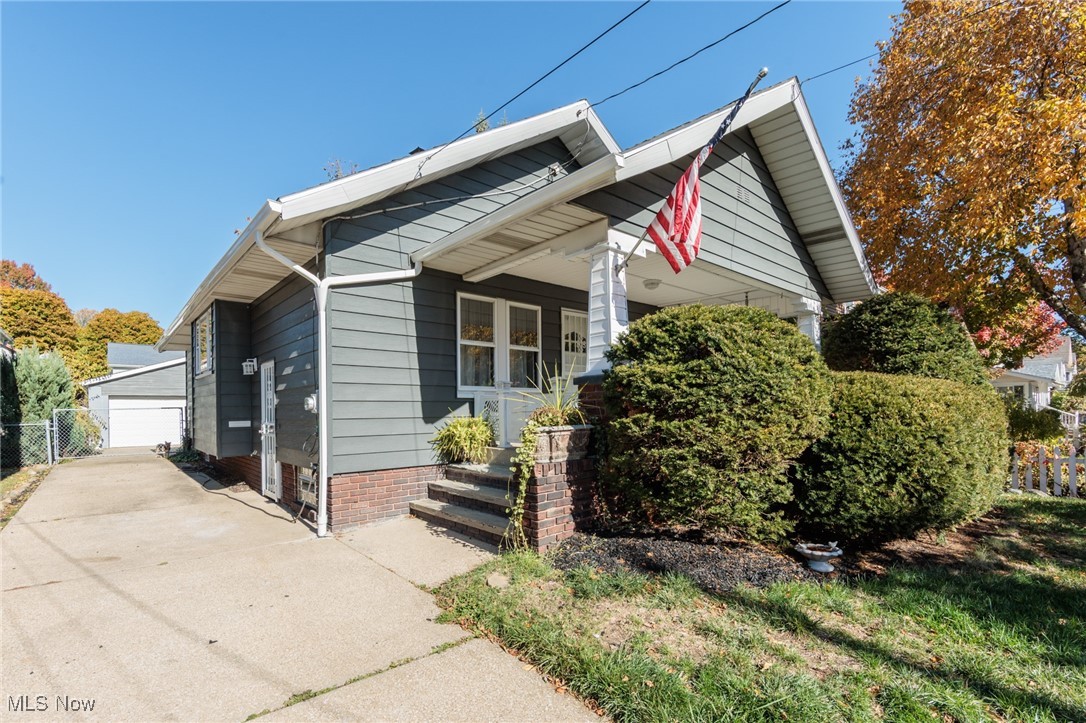 1817 Flint Avenue Akron OH 44305